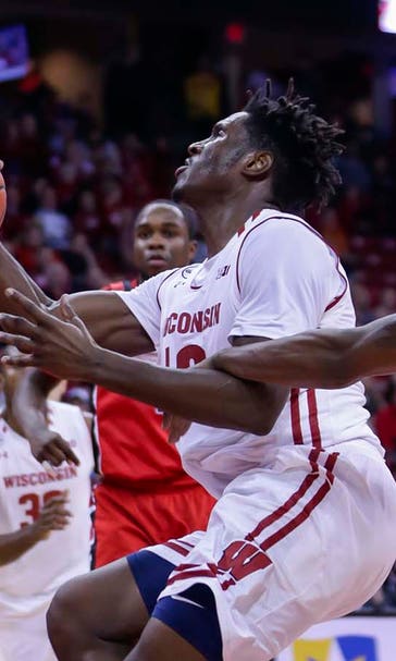 Hayes, Showalter lead Badgers to 72-52 win over Rutgers
